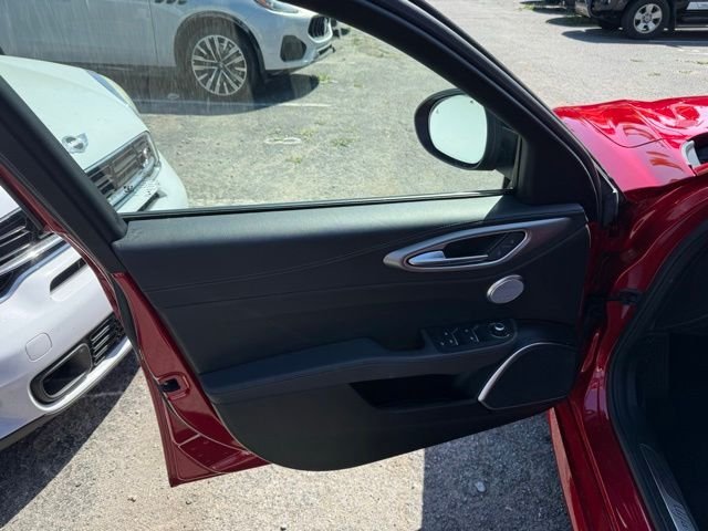 Used 2023 Rosso Etna Alfa Romeo Veloce image 6
