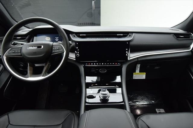 New 2026 Diamond Black Crystal Pearlcoat Jeep Limited image 35