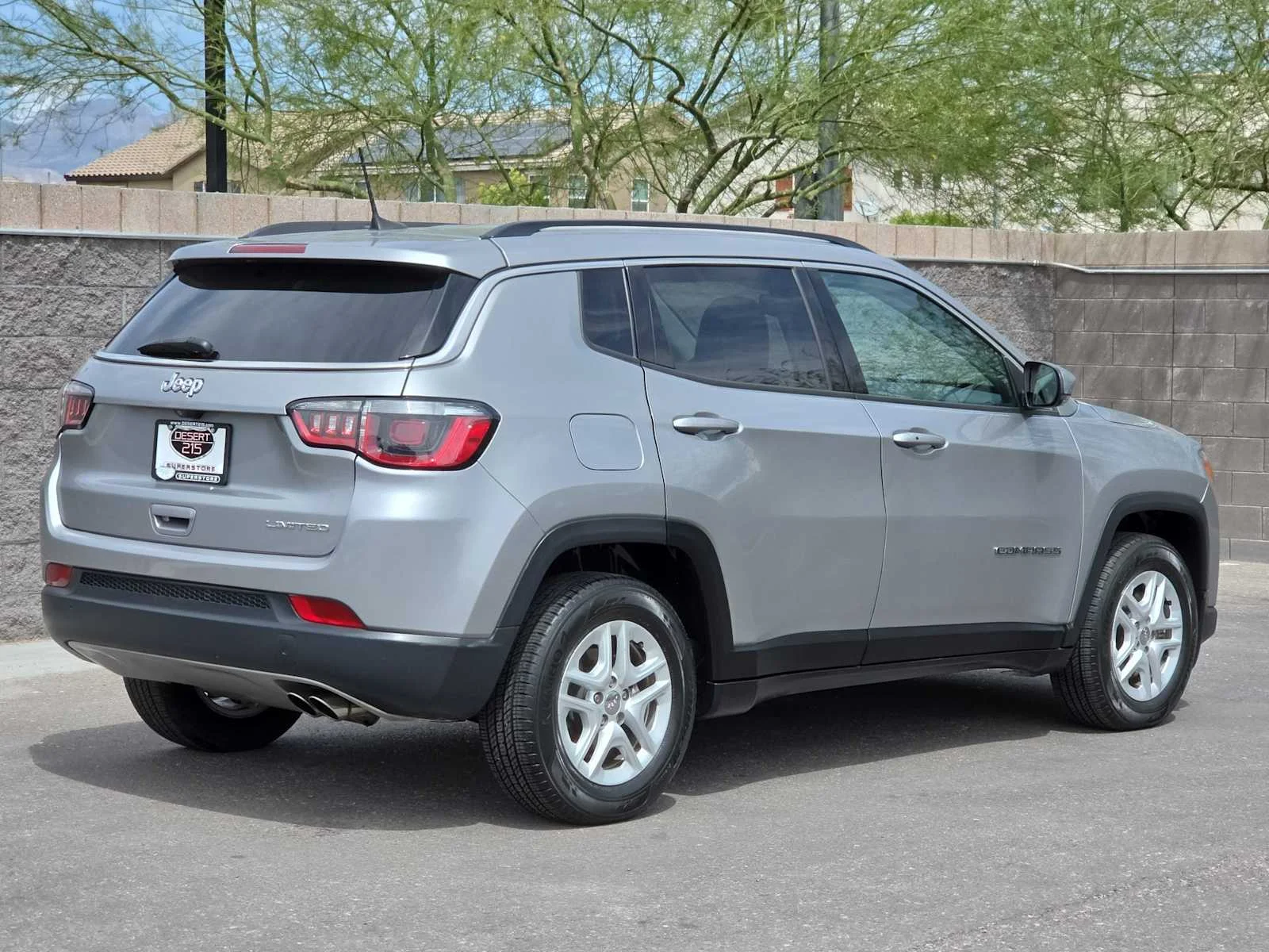 Used 2019 Billet Silver Metallic Clearcoat Jeep Limited image 8
