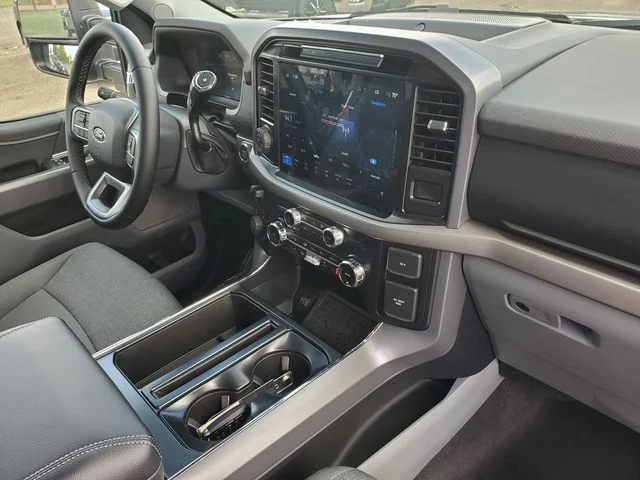 2025 Ford F-150 XLT - Photo 17