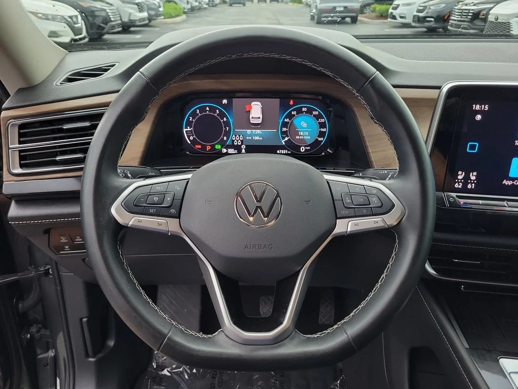 Used 2025 Gray Volkswagen 2.0T SE w/Technology image 27