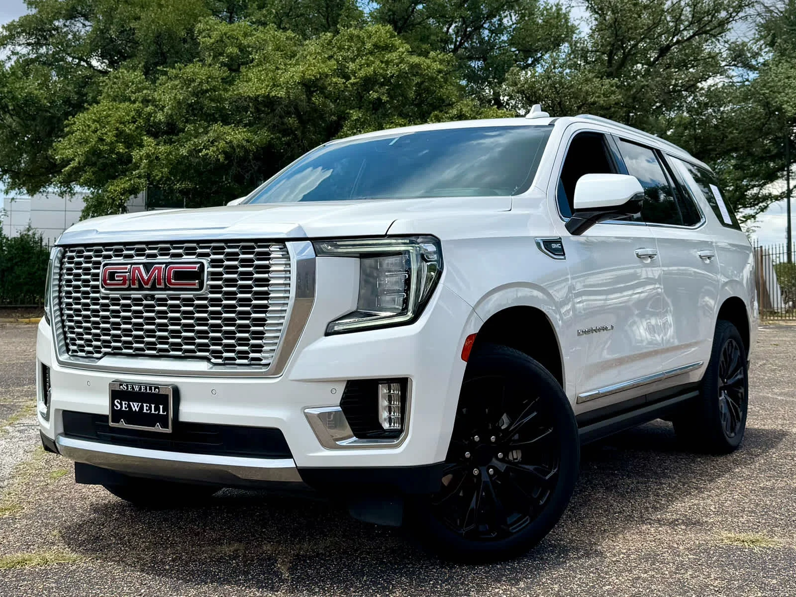 2022 GMC Yukon 4WD Denali's photo