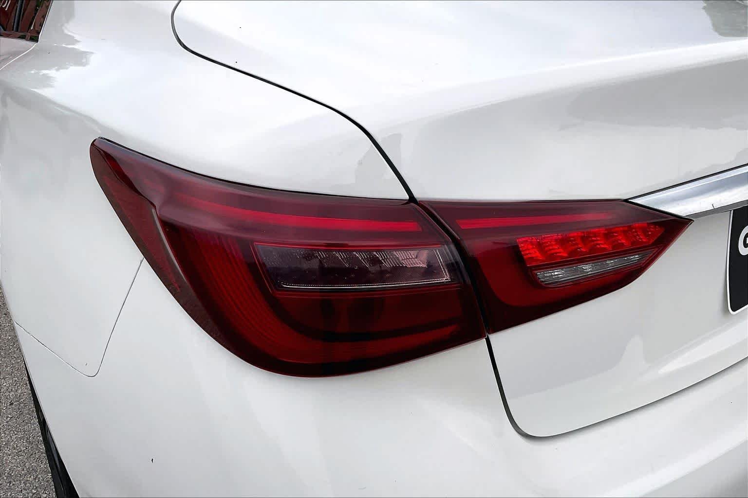Used 2019 Pure White INFINITI 3.0t LUXE image 29