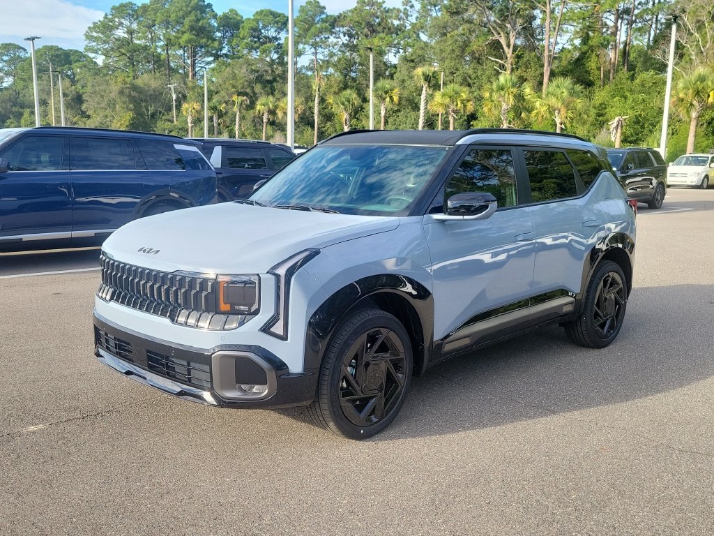 New 2027 Pale Gray Kia X-Line SX image 3