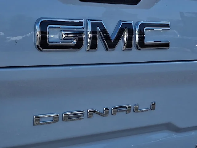New 2026 Glacier White Tricoat GMC Denali Ultimate image 23