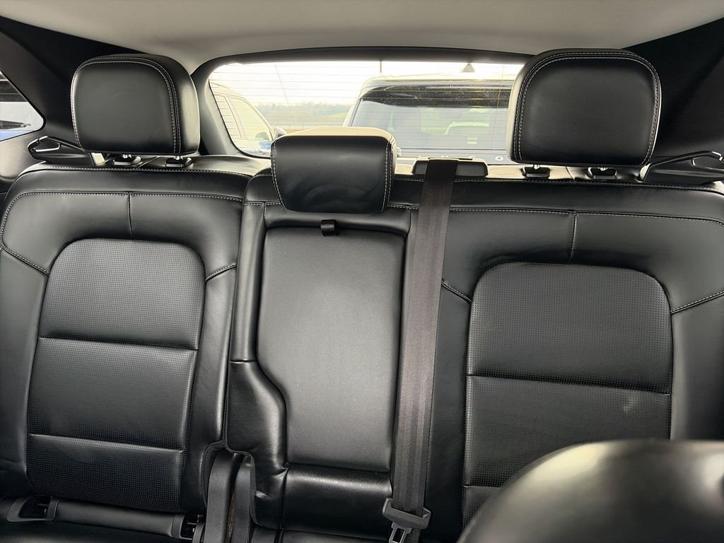 Used 2025  Ford Platinum image 22