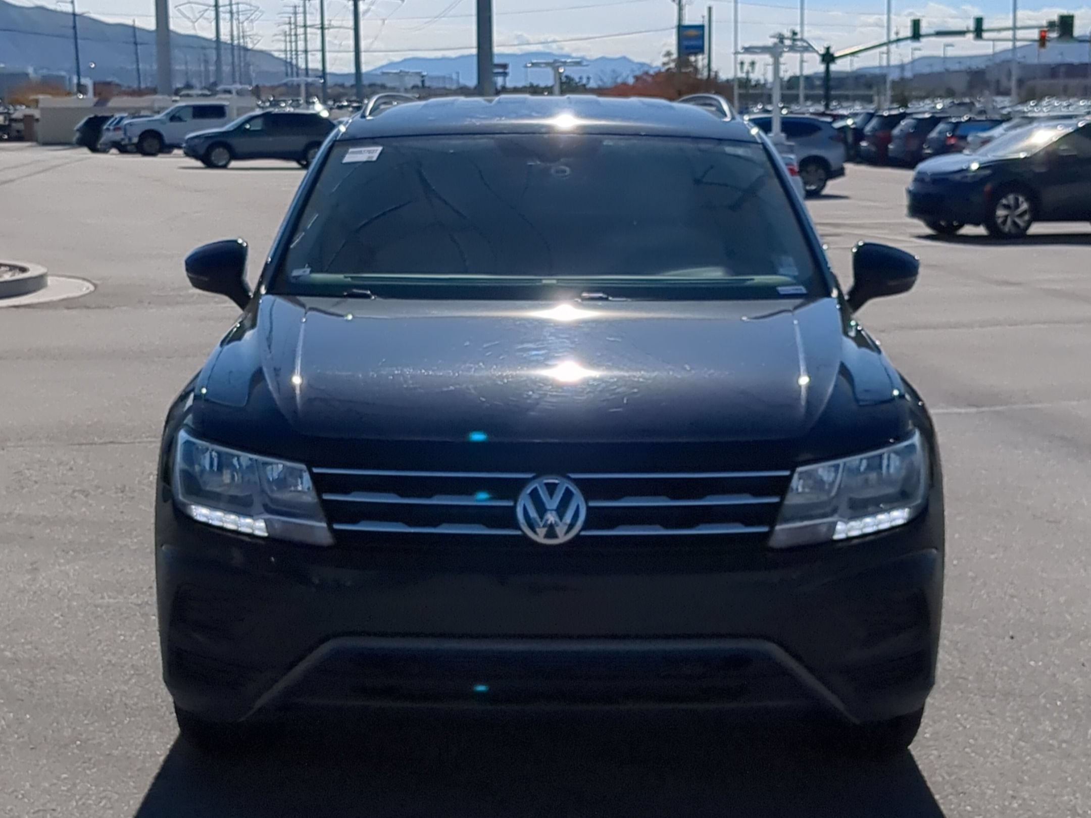 Used 2021 Deep Black Volkswagen SE image 9