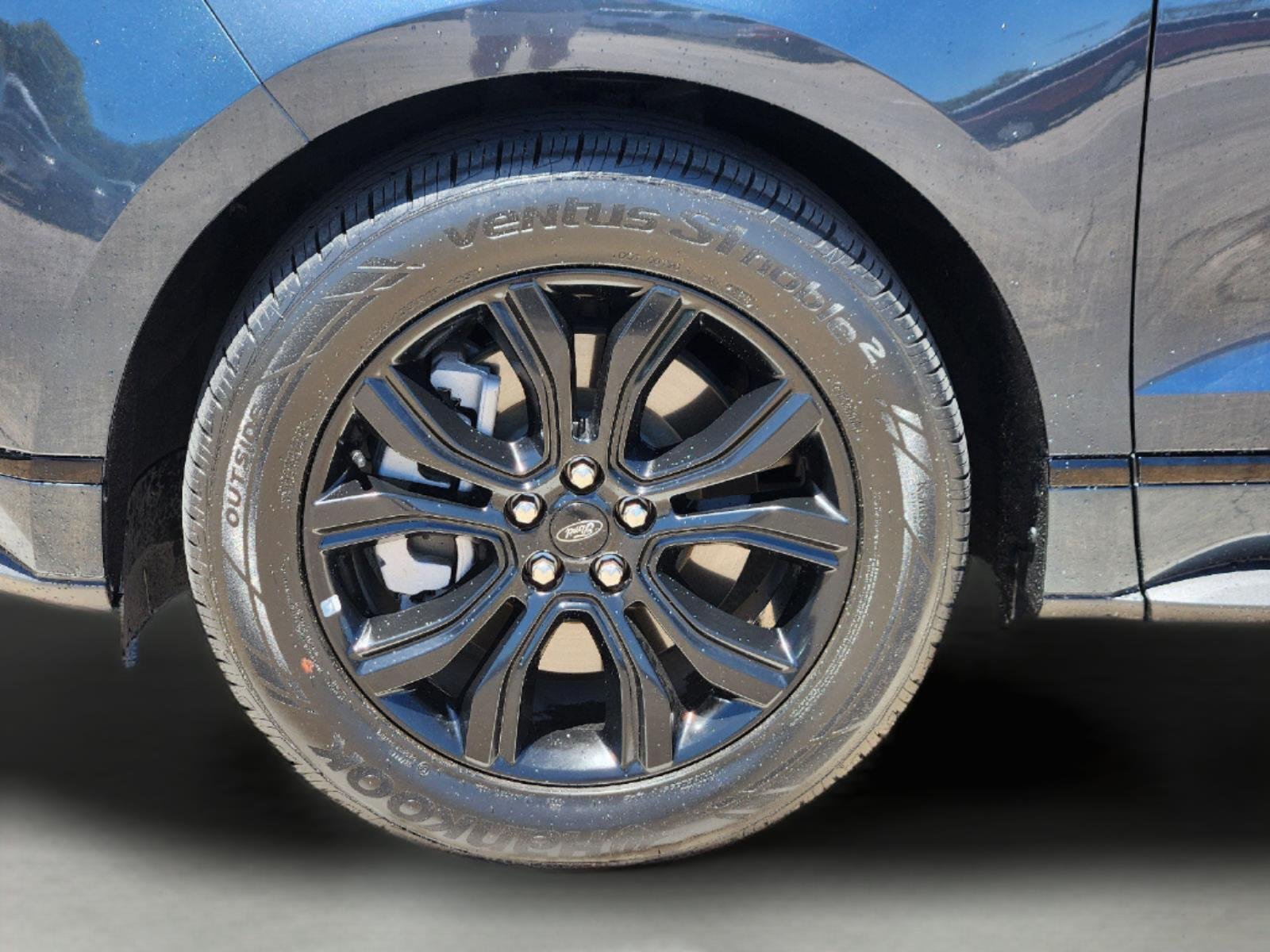 Used 2024 Stone Blue Ford SE image 9