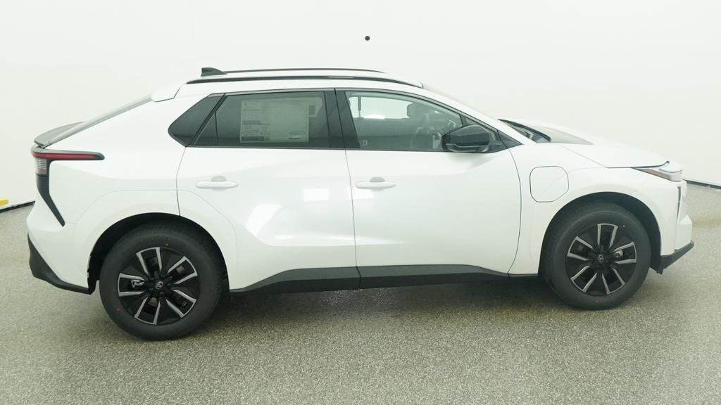 New 2026 Wind Chill Pearl Toyota XLE image 15