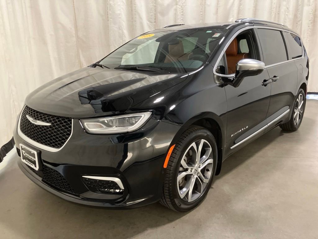 2025 Chrysler Pacifica Pinnacle AWD's photo