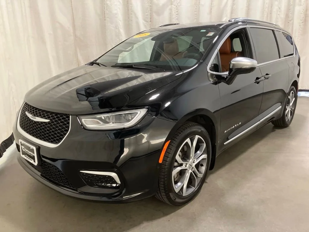 2025 Chrysler Pacifica Pinnacle AWD's photo