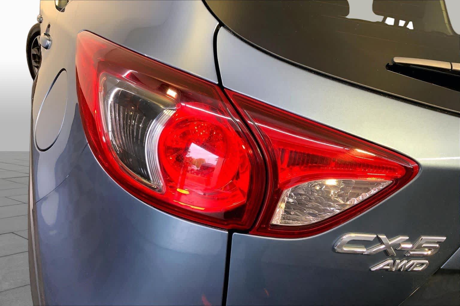 Used 2016 Blue Reflex Mica Mazda Grand Touring image 29