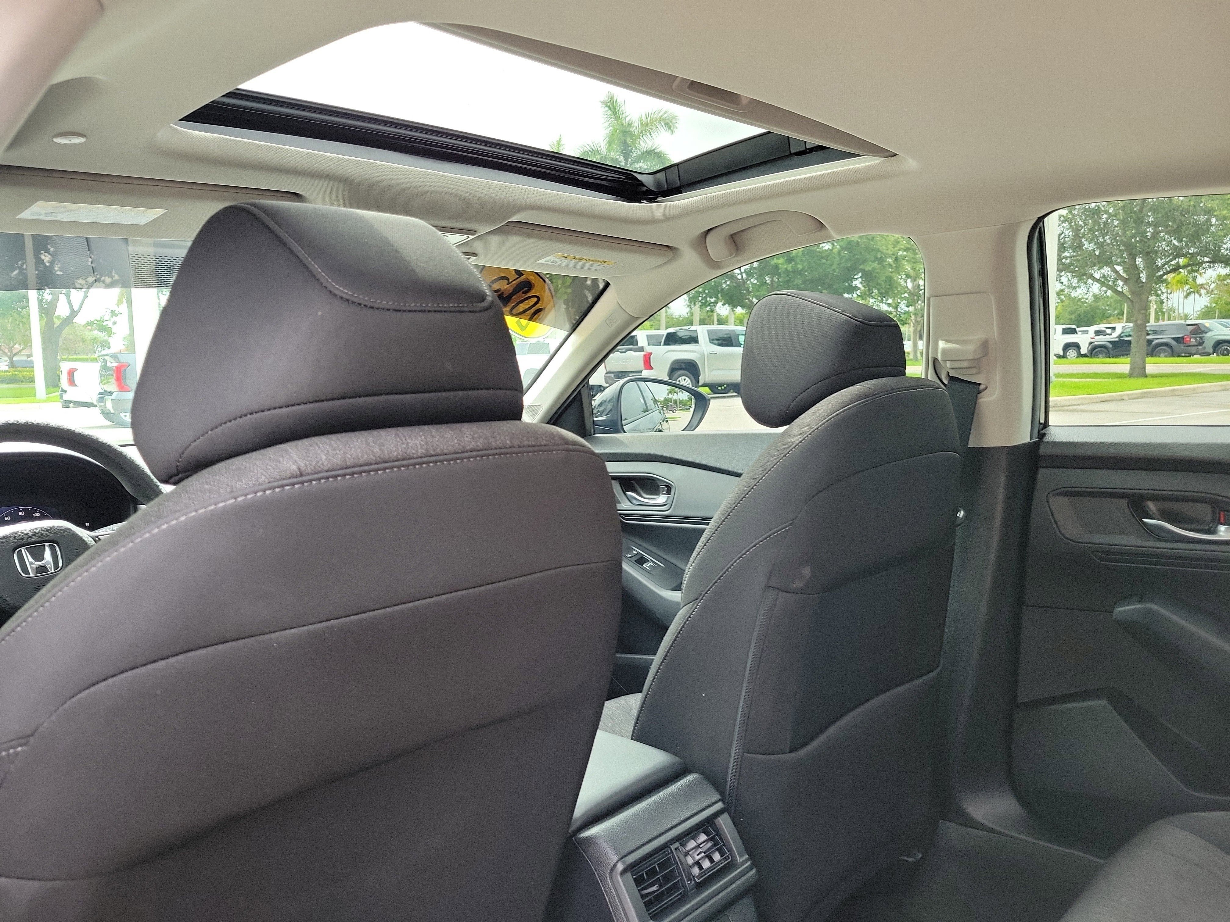 Used 2025 Platinum White Pearl Honda SE image 13