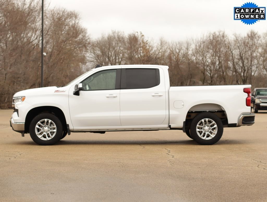 Used 2024 Summit White Chevrolet LT image 4