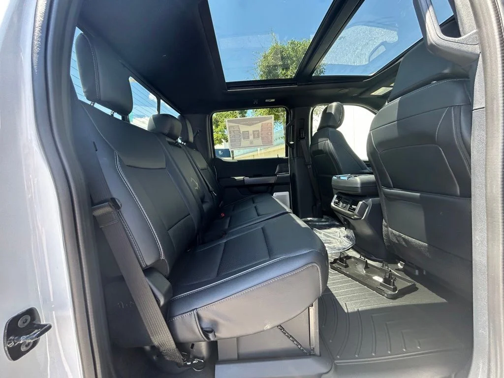 New 2026 Oxford White Ford Lariat image 36