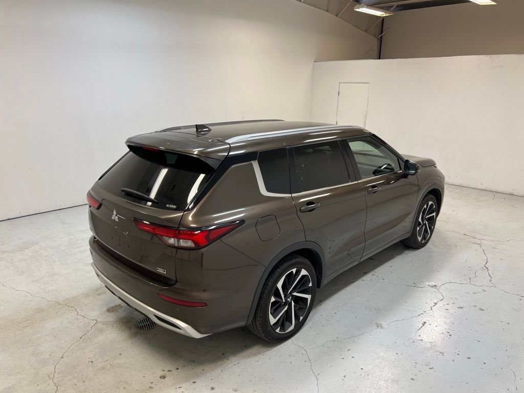 2022 Mitsubishi Outlander SEL photo 2