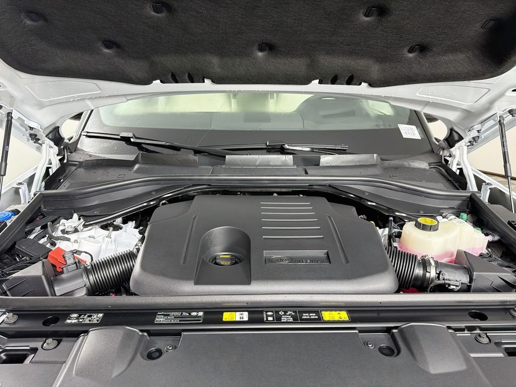 New 2027 Fuji White Land Rover SE image 32