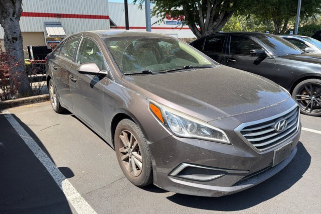 Used 2017 Brown Hyundai Base image 2