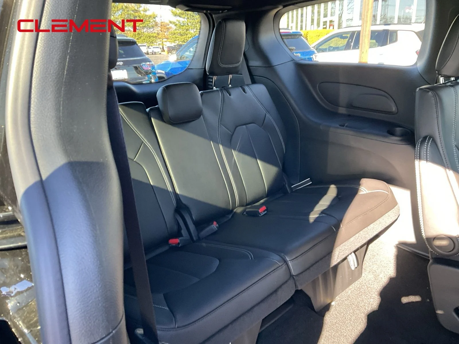 New 2026 Diamond Black Crystal Pearl-Coat Exterior Paint Chrysler Select image 28