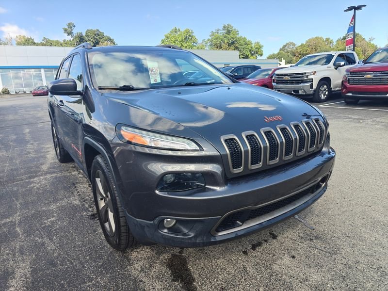 Used 2016 Gray Jeep Latitude image 3