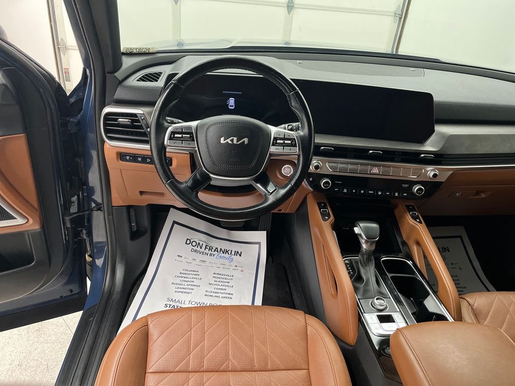 Used 2023 Black Kia EX X-Line image 16