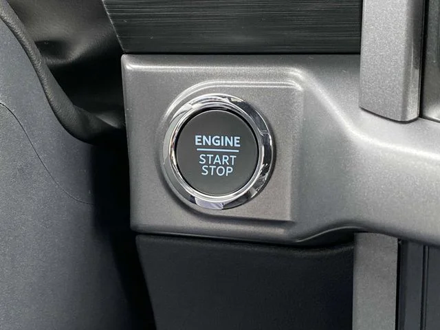 New 2025 Oxford White Ford XLT image 16