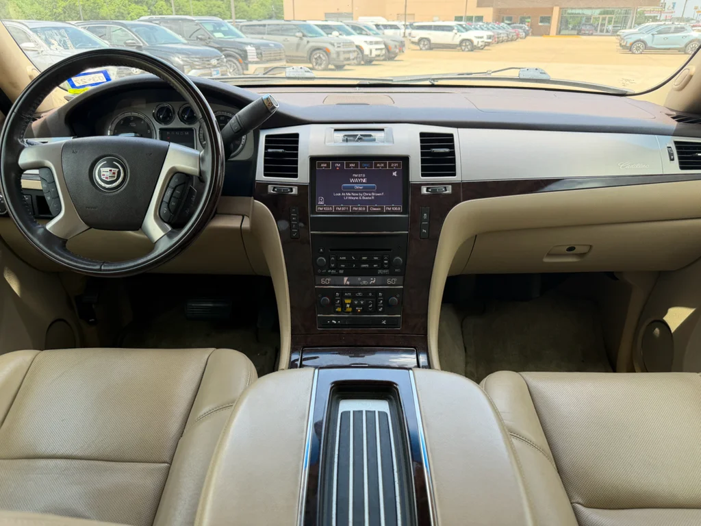 Used 2013 White Diamond Tricoat Cadillac Luxury image 11
