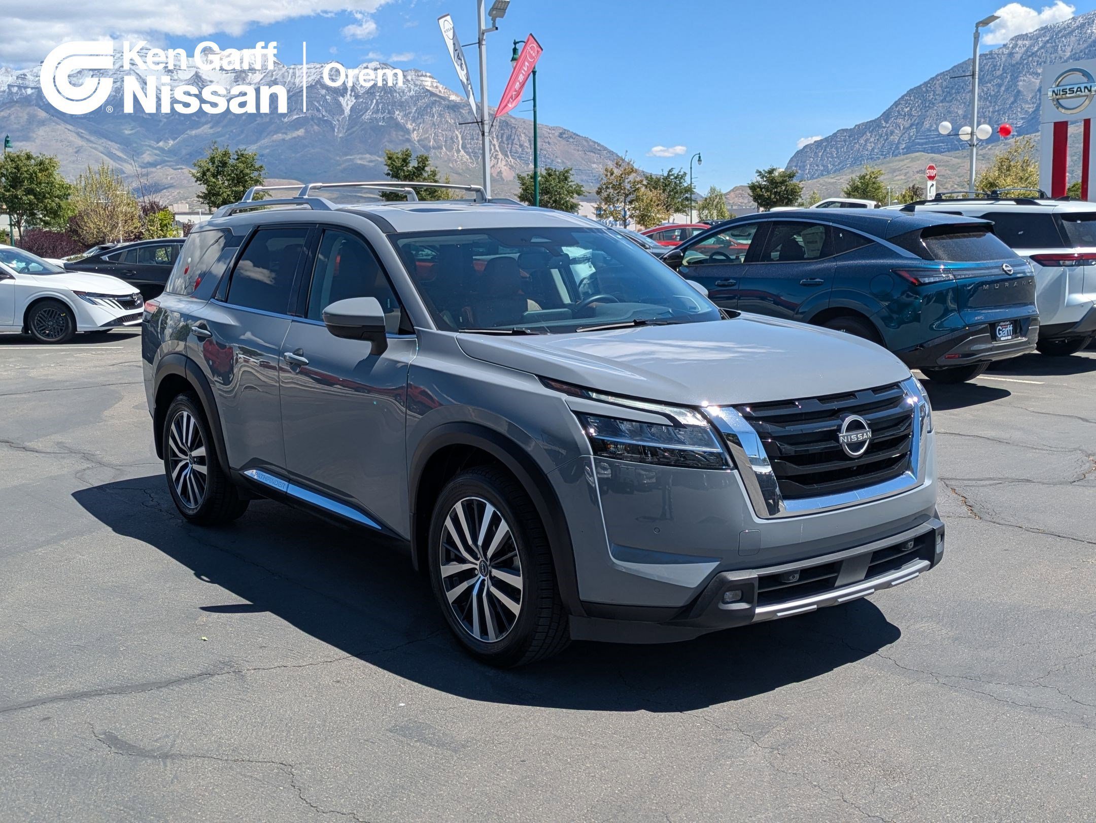2022 Nissan Pathfinder Platinum 4WD's photo