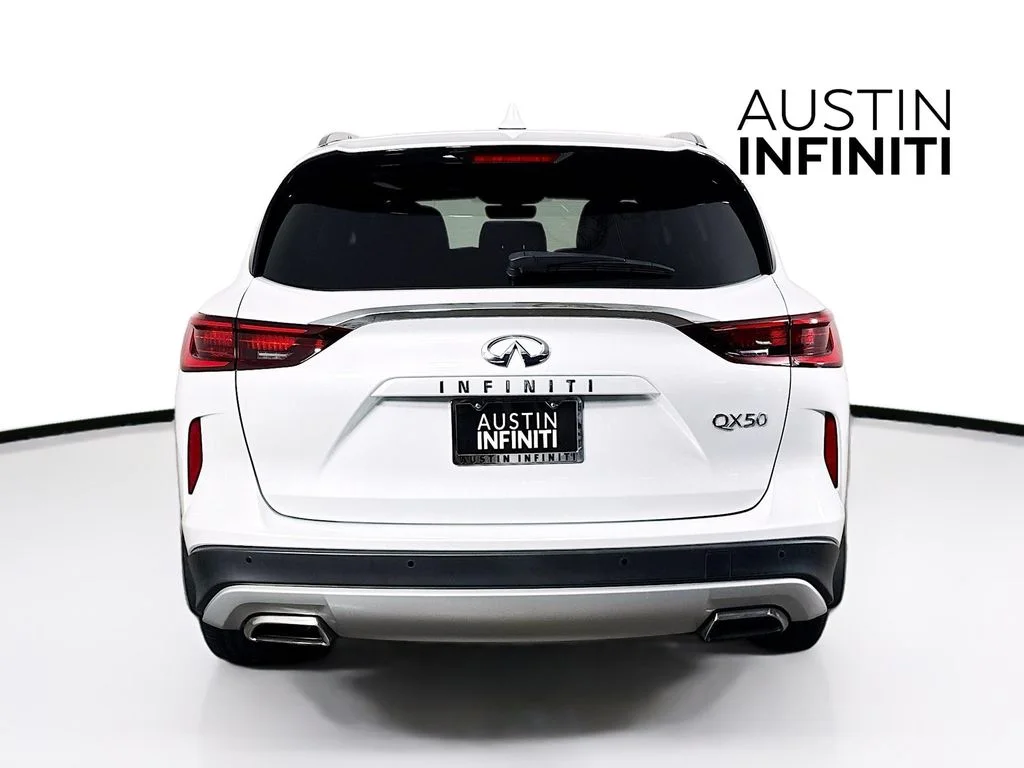 Certified Used 2023 White INFINITI LUXE image 8