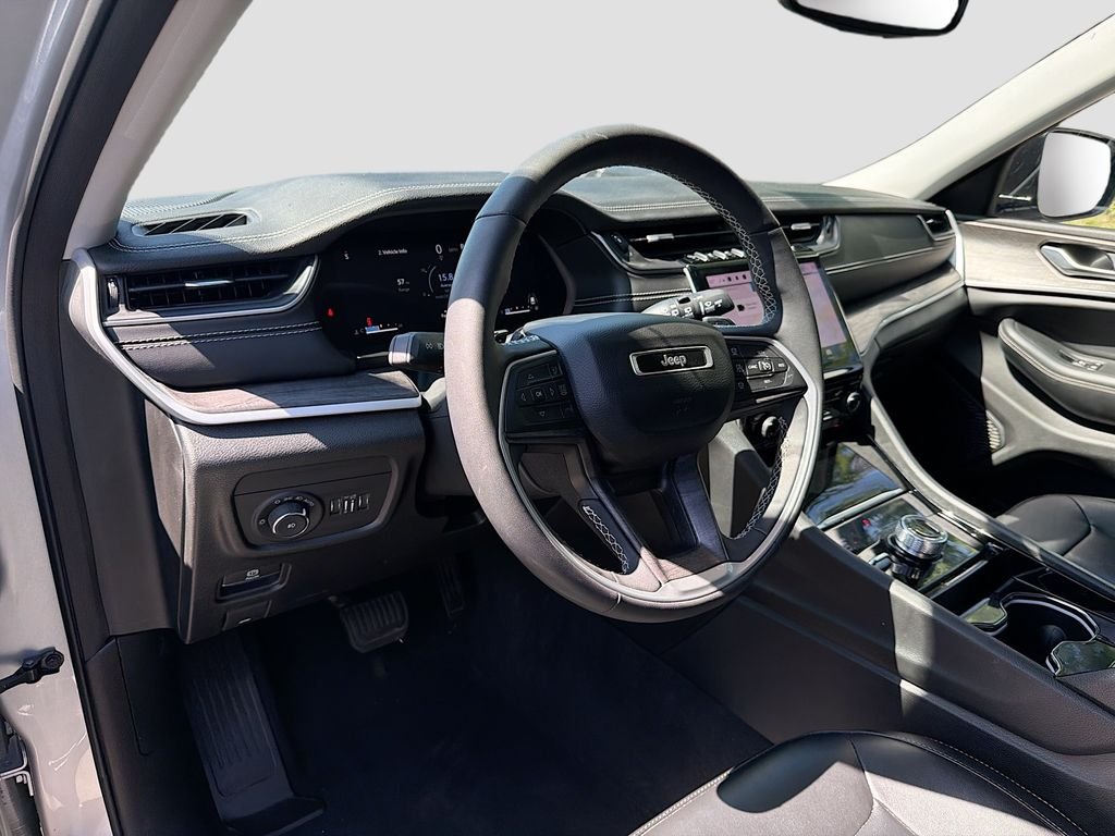 Used 2023 Silver Zynith Jeep Limited image 9