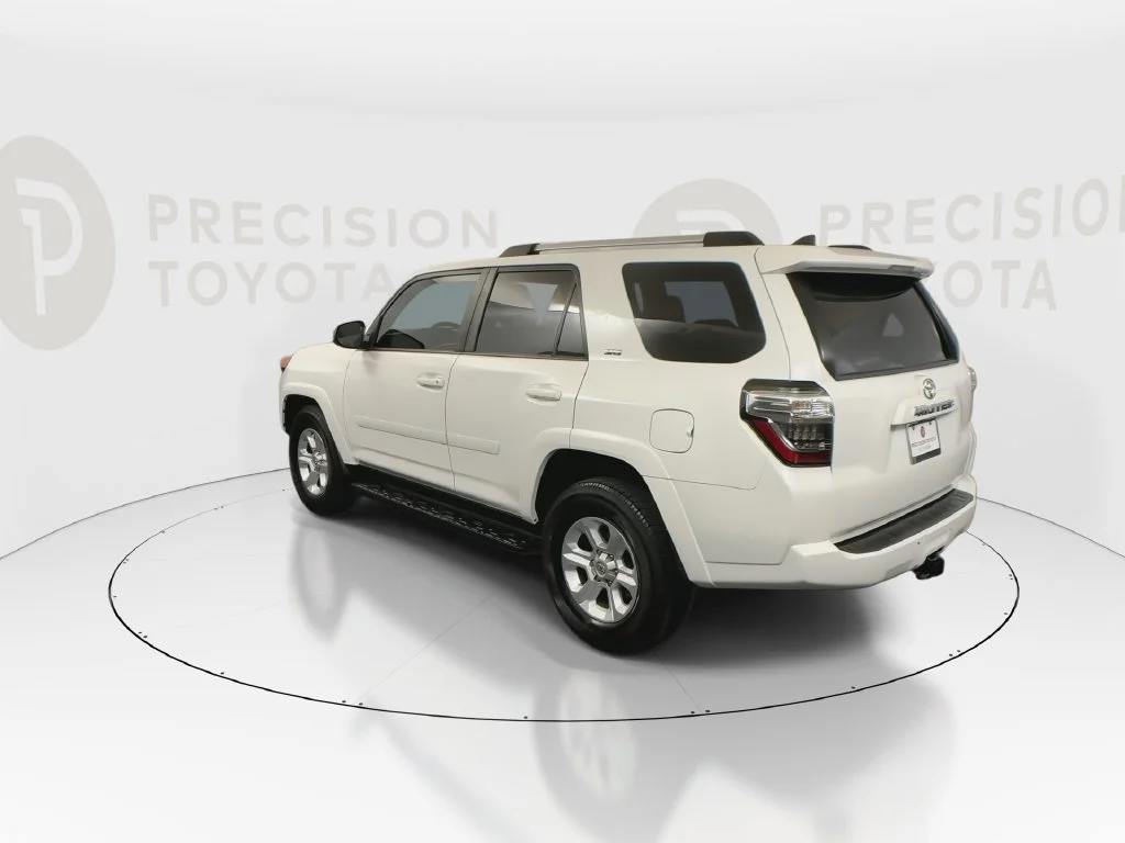 Used 2022 White Toyota SR5 image 15