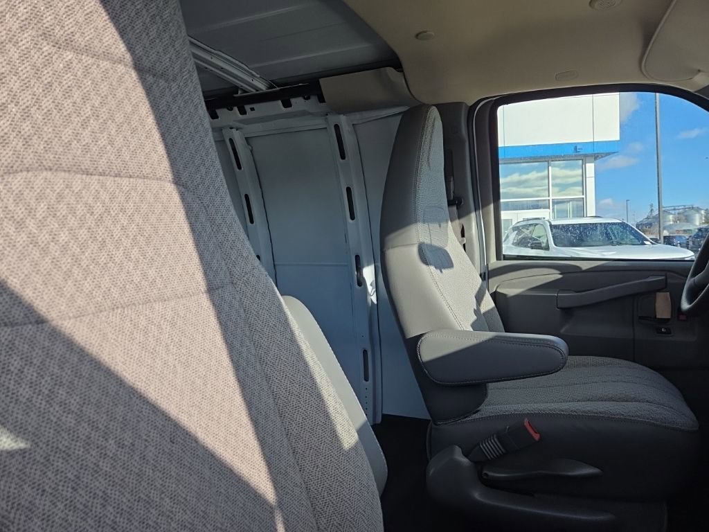2025 Chevrolet Express Cargo Work Van - Photo 17