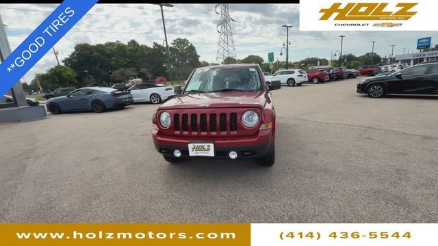 Used 2015 Red Jeep Sport image 3