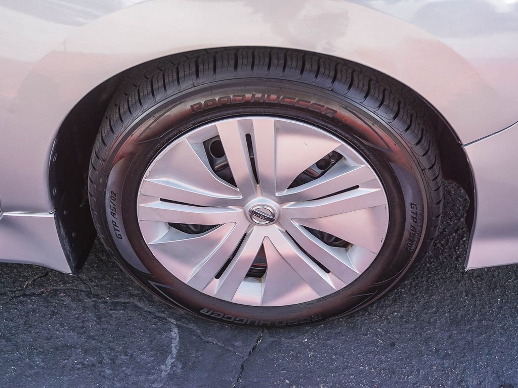 Used 2018 Silver Nissan S image 9