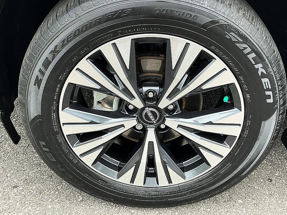 Used 2023 Brilliant Silver Metallic Nissan SV image 11