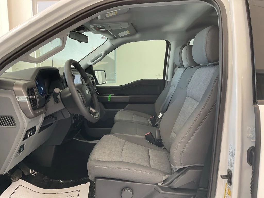 New 2026 Oxford White Ford XLT image 5