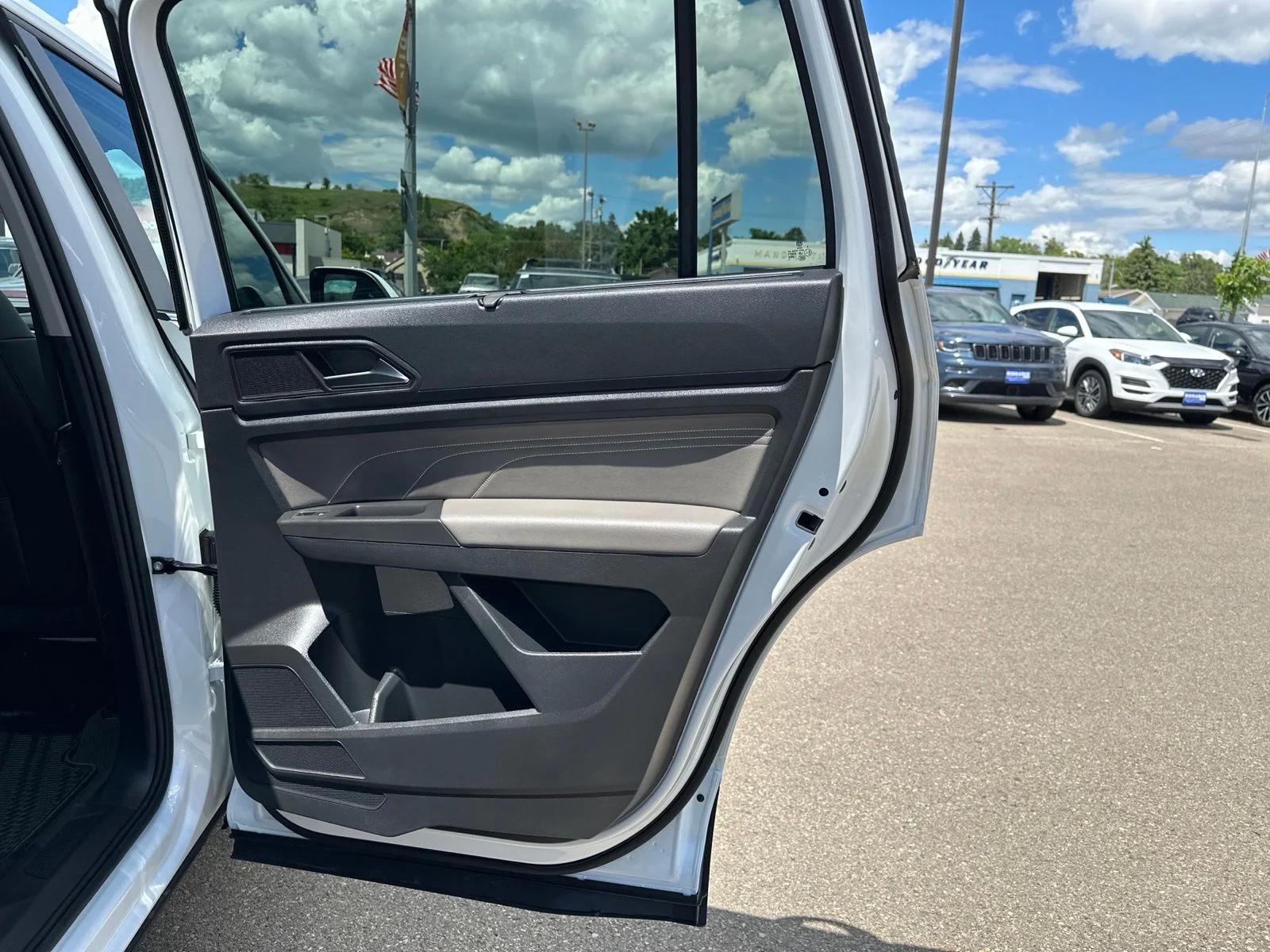Used 2023 White Volkswagen SEL image 41