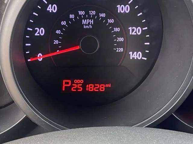 Used 2010 Clear White Kia Plus image 17