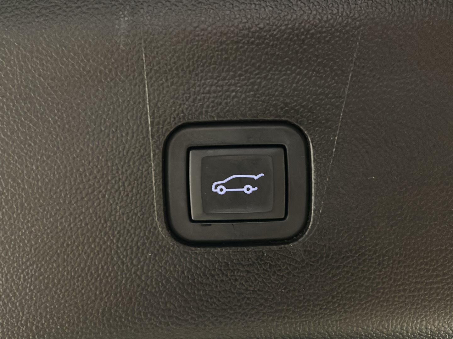 Used 2024 Ebony Twilight Metallic Buick Avenir image 9