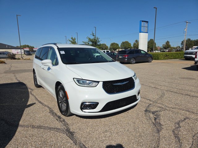 Used 2021 White Chrysler Touring L image 3