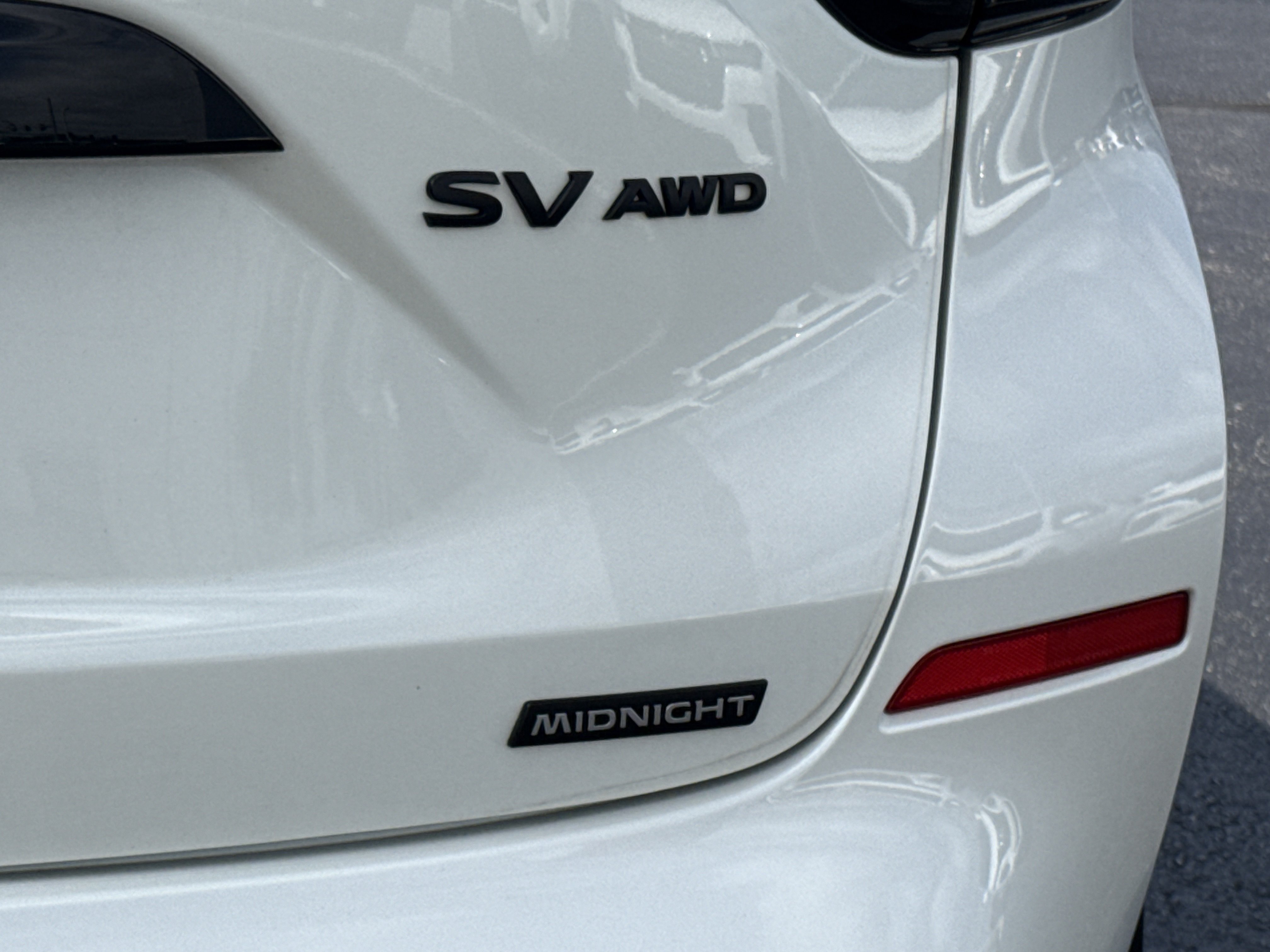 Used 2022 Pearl White Tricoat Nissan SV AWD image 9