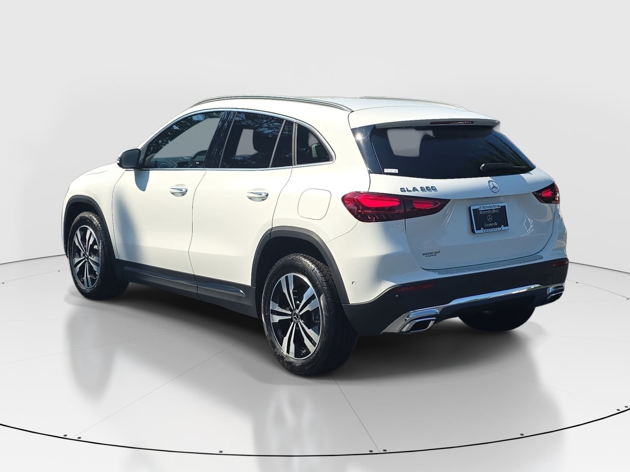 New 2026 Polar White Mercedes-Benz GLA250 image 4