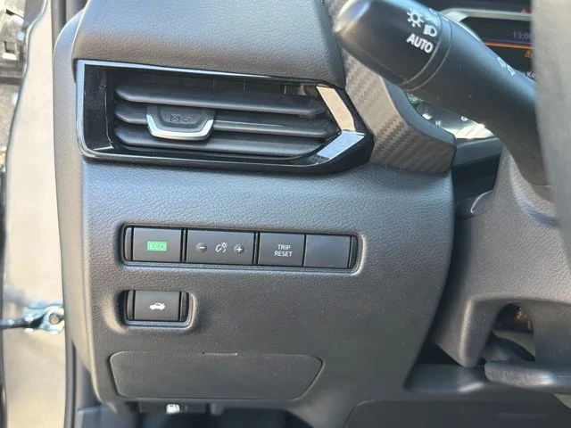 Used 2025 Gray Nissan SV image 31