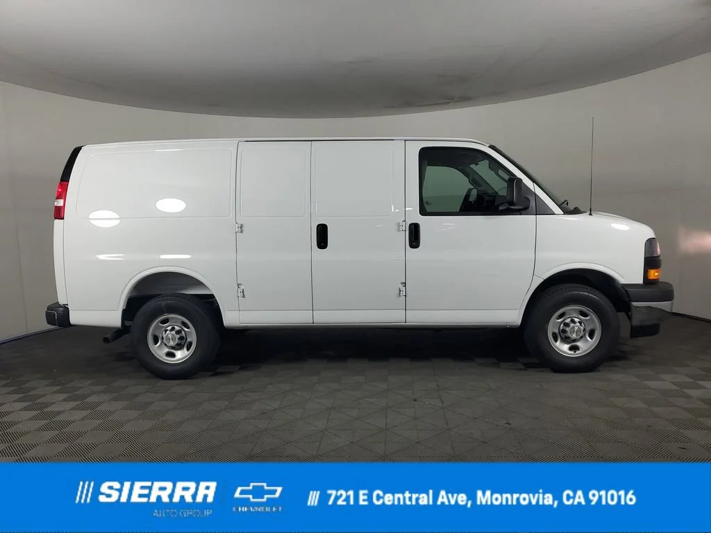 2026 Chevrolet Express 2500 Work Van HD's photo