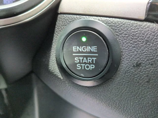 Used 2021 Red Ford SE image 17