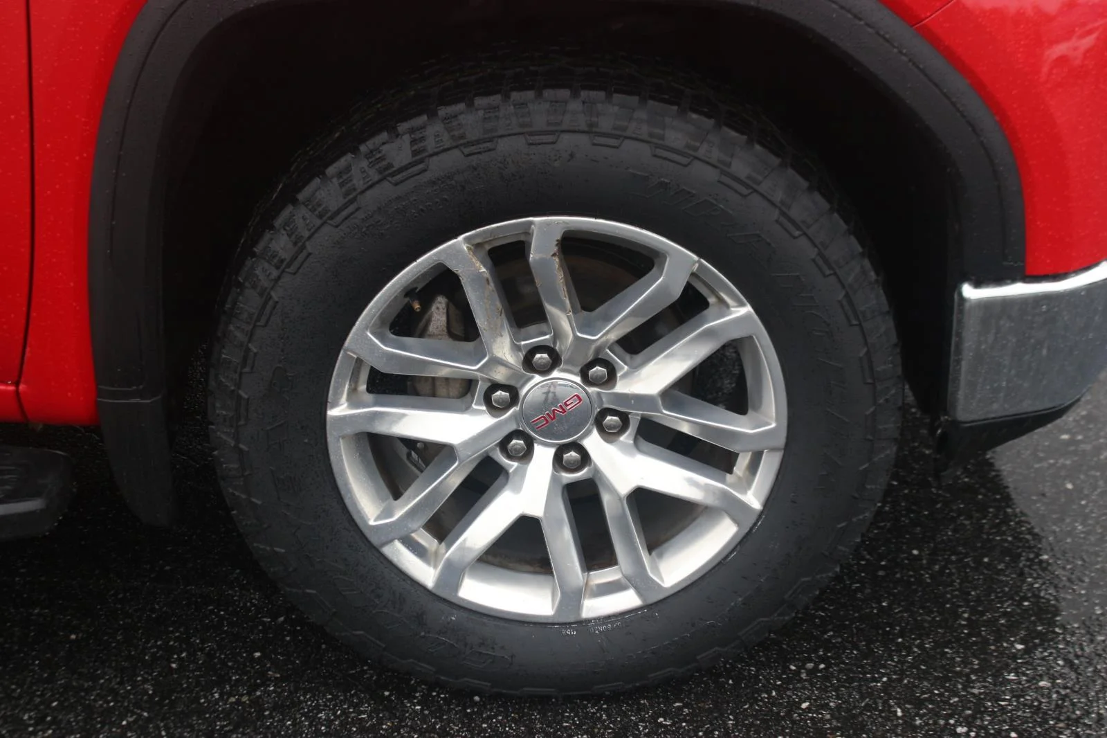 Used 2019 CARDINAL RED GMC SLT image 42
