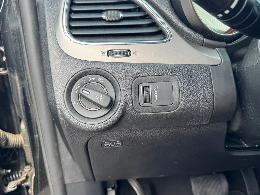 Used 2018 Black Dodge Crossroad image 19