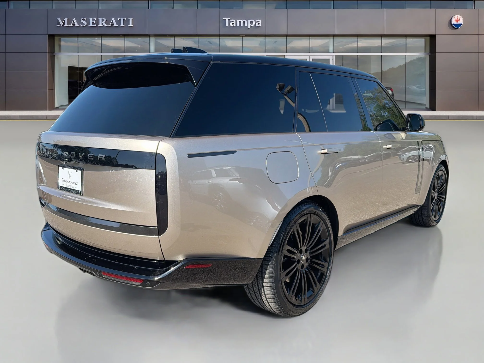 Used 2024 Sunset Gold SV Bespoke Ultra Metallic Satin Land Rover SE image 3