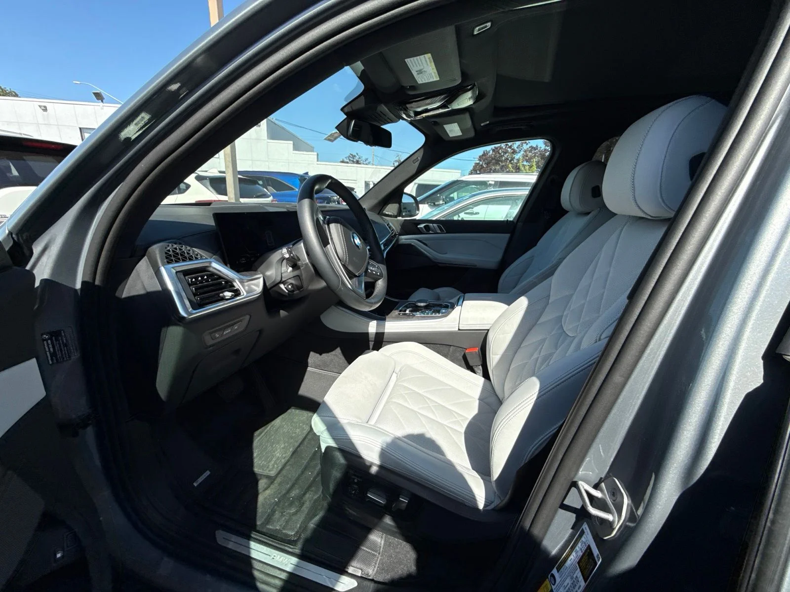 Used 2025 Gray Metallic BMW xDrive50e image 5