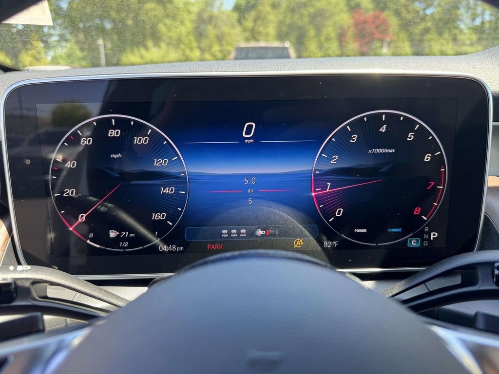 New 2026 Polar White Mercedes-Benz GLC 300 image 3